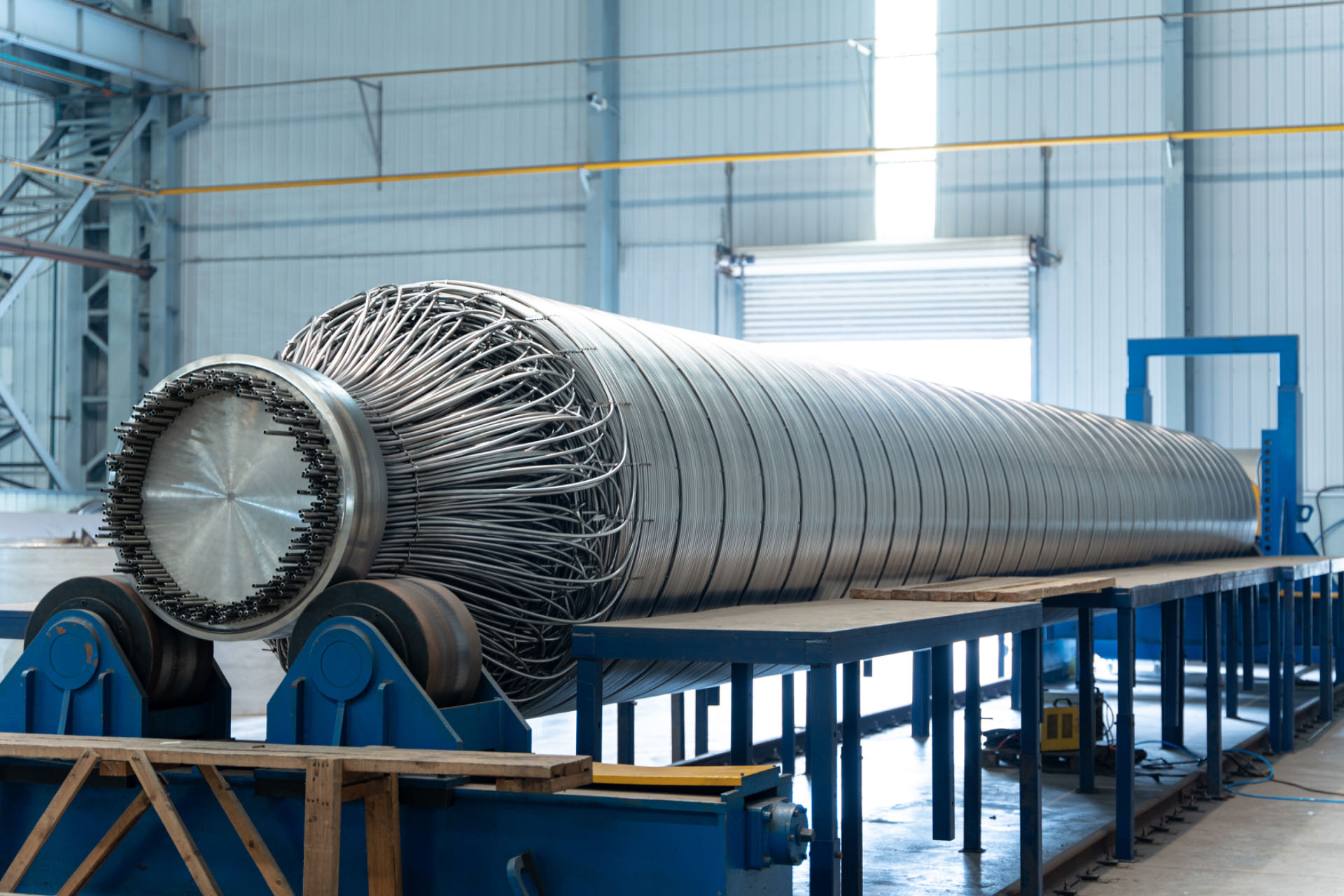 Coil-wound heat exchanger, shell and tube heat exchanger, aluminum pressure vessel